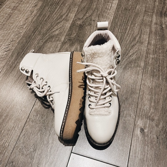 Shoe The Bear — BEX - Picture 4 of 5